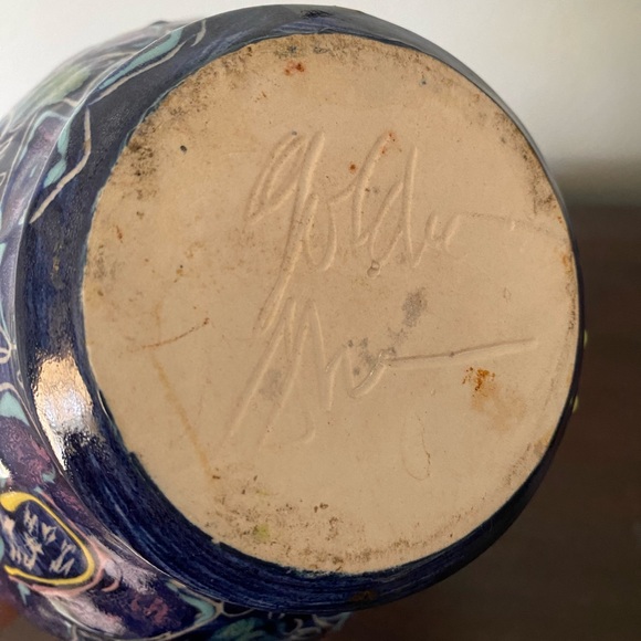 Unique Signed Art Pottery Vase - Picture 4 of 4